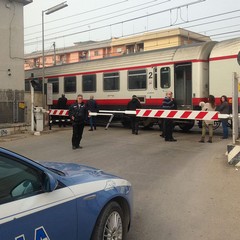 Tragedia in via Andria, ragazza investita dal treno