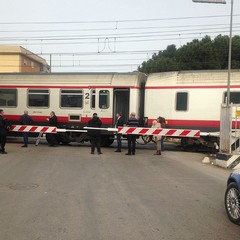 Tragedia in via Andria, ragazza investita dal treno