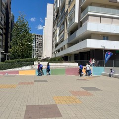 Retake Barletta in azione per portare bellezza nell'area giochi di viale Dante Alighieri