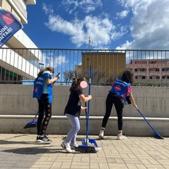 Retake Barletta in azione per portare bellezza nell'area giochi di viale Dante Alighieri