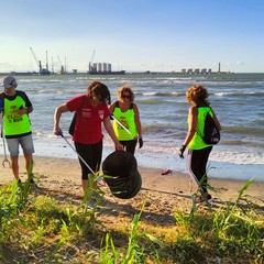 Barletta riscopre la sua "spiaggetta" segreta grazie a Retake