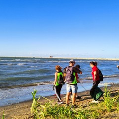 Barletta riscopre la sua "spiaggetta" segreta grazie a Retake