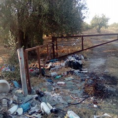 Emergenza rifiuti, la periferia di Barletta è fuori controllo