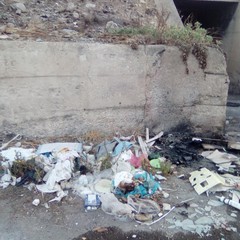 Emergenza rifiuti, la periferia di Barletta è fuori controllo