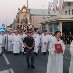 Arrivo dei Santi Patroni in Cattedrale: la devozione è nel cuore dei barlettani