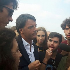 Matteo Renzi incontra alcuni studenti a Canne della Battaglia