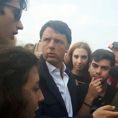 Matteo Renzi incontra alcuni studenti a Canne della Battaglia