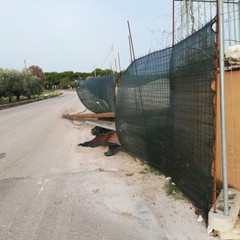 Disagi in via Vecchia Canosa per il vento forte