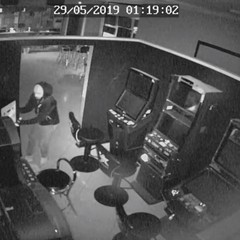 Colpo in un'agenzia di scommesse in via Regina Margherita: le immagini delle telecamere