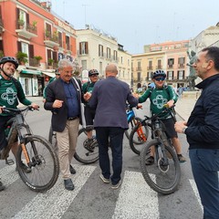 Pellegrini in bici a Barletta per il "Cammino di Guglielmo"