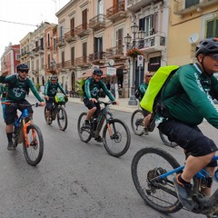 Pellegrini in bici a Barletta per il "Cammino di Guglielmo"