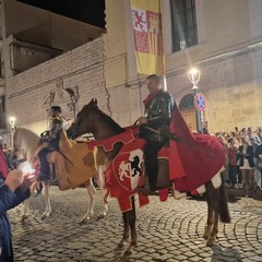 Disfida di Barletta 2024, tra le vie della città il corteo trionfale