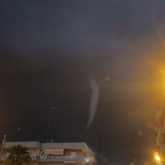 Maltempo su Barletta: all'orizzonte anche piccole trombe d'aria
