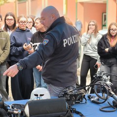 La Polizia di Stato incontra gli studenti dell’I.T.E.T. "Cassandro–Fermi–Nervi"