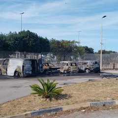 Incendio nel parcheggio dell'ospedale Dimiccoli di Barletta