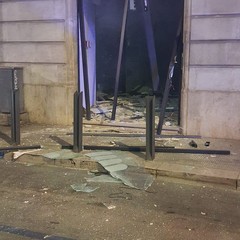 Notte di assalti a Barletta: esploso bancomat in via Imbriani e colpo alla Lidl