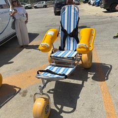Consegnate due sedie Tuareg per spiagge senza barriere a Barletta
