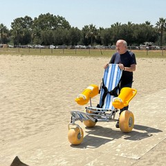 Consegnate due sedie Tuareg per spiagge senza barriere a Barletta