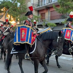 Disfida di Barletta, la sfilata a cavallo in città dei Carabinieri