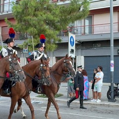 Disfida di Barletta, la sfilata a cavallo in città dei Carabinieri