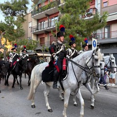 Disfida di Barletta, la sfilata a cavallo in città dei Carabinieri
