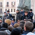 Grave atto durante la protesta studentesca