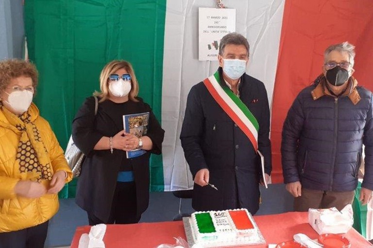 160 anni dell'Unità d'Italia, tricolore in via Mascagni