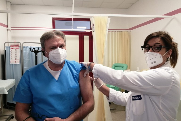 Iniziano le vaccinazioni anti Covid all'ospedale Dimiccoli di Barletta