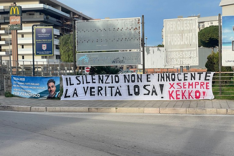 Striscione per Francesco Diviesti