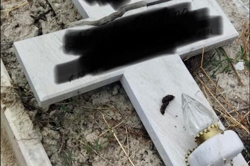 Tomba vandalizzata