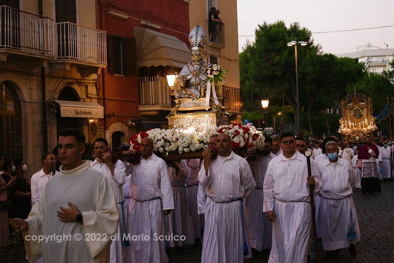 Festa Patronale, la processione in onore dei Santi Patroni. <span>Foto Mario Sculco</span>