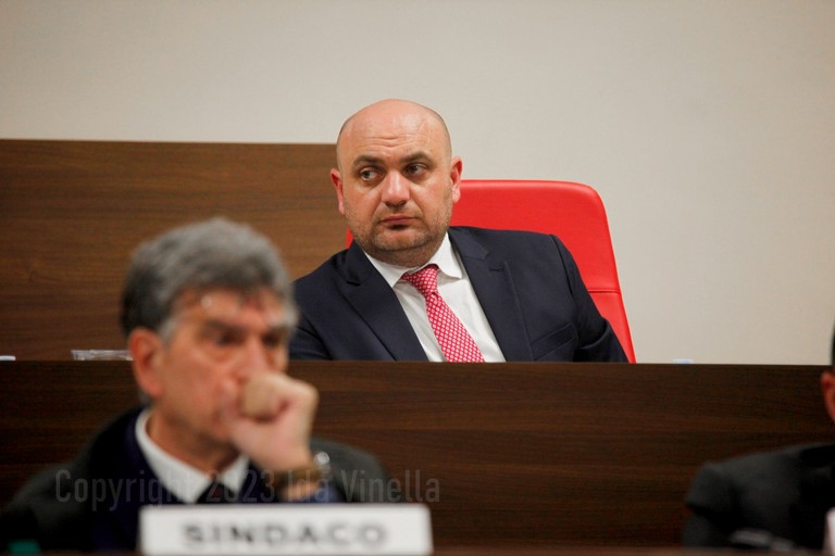 Marcello Lanotte in consiglio comunale. <span>Foto Ida Vinella</span>