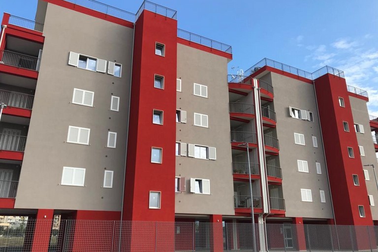 Residenti alloggi popolari via Velasquez:  «Viviamo in case insicure, siamo stati dimenticati»