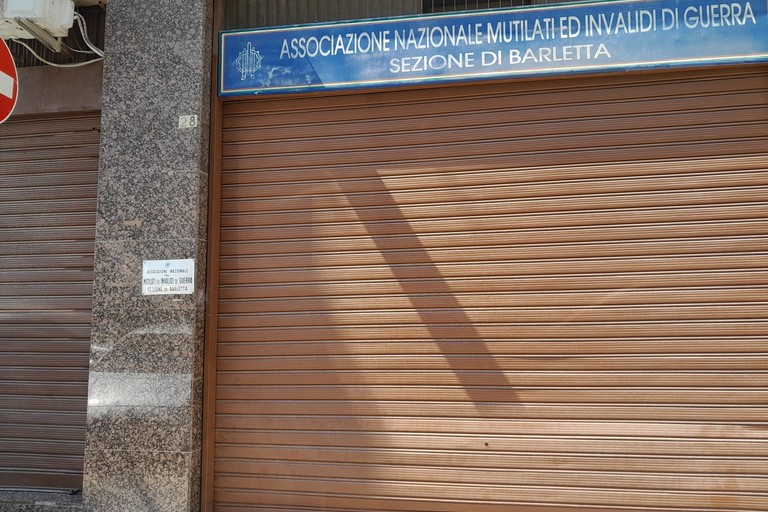 Vandali colpiscono la sede dell'ANMIG di Barletta