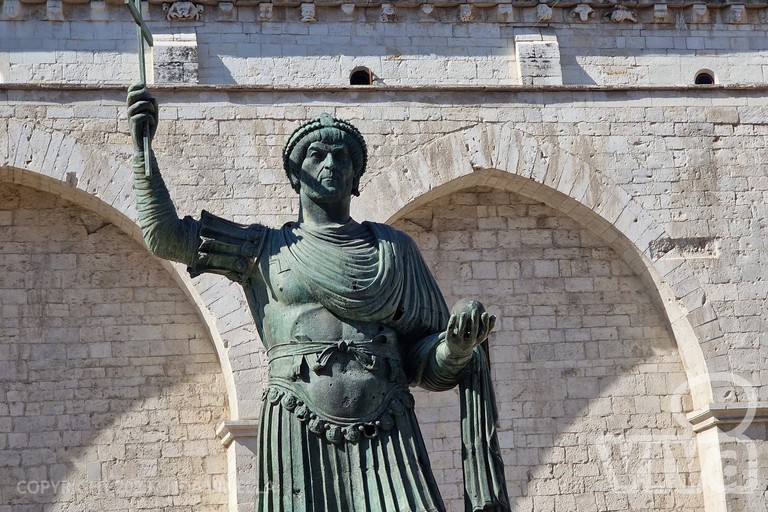 Eraclio, colosso di Barletta. <span>Foto Ida Vinella</span>
