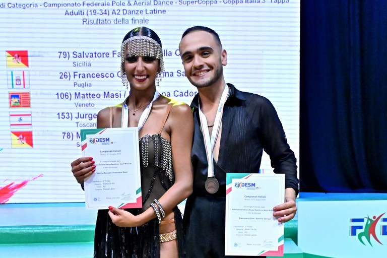 Barletta festeggia Francesco Gissi bronzo ai Campionati Italiani di Danze Latine con la sua partner Sabrina Sanapo
