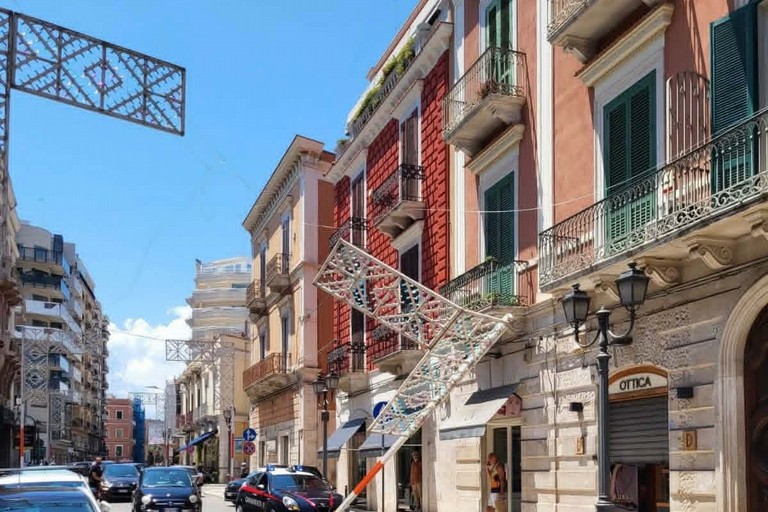 Barletta corso Garibaldi installazione luminosa