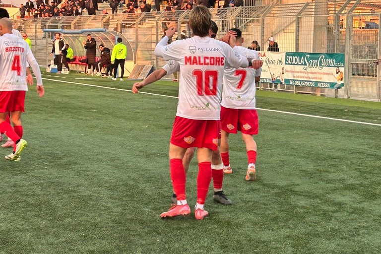 Malcore esulta con i compagni