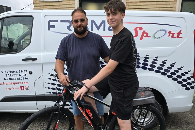 Da Barletta ad Ancona, arriva la bici nuova per Lorenzo grazie alla generosità di Francesco Lopolito