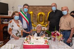 100 anni per nonna Addolorata, gli auguri del sindaco