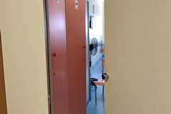In reparto senza aria condizionata, «ci siamo portati ventilatori da casa»