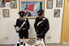 Beccati dai Carabinieri di Barletta mentre confezionavano droga in casa