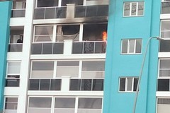 A fuoco elettrodomestici sul balcone, paura in via Paolo Ricci
