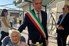 Nonna Anna festeggia 102 anni, il sindaco Cannito le porge gli auguri