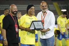 La Selecao di Ronaldinho contro tanti ex azzurri. Grande festa di sport a Barletta