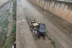 Vallone Tittadegna nuovamente invaso dai rifiuti, c'è ancha la carcassa di un'automobile