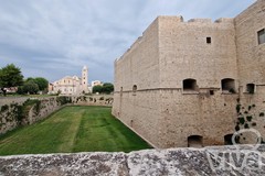 Forti raffiche di vento: chiusi Cimitero, Castello e Villa Bonelli