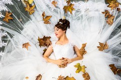 Sposarsi in autunno: consigli per gli abiti da sposa e da sposo