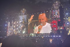 Checco Zalone debutta con il nuovo spettacolo e cita il "Fratino di Barletta"