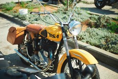 Primo concorso d'eleganza su due ruote a Barletta: moda e iconici motorini per una causa benefica